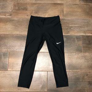 Women’s Nike Dry Fit cropped Leggings EUC!